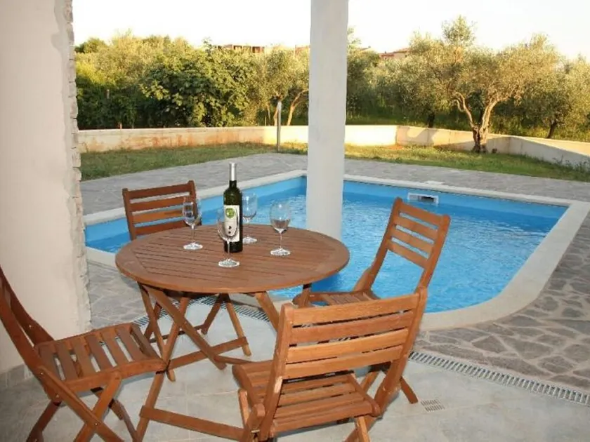 Classy Holiday Home in Novigrad with Private Pool - Image 1