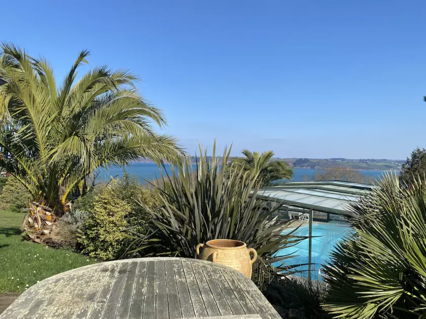 A haven of peace overlooking the sea  - Image 1