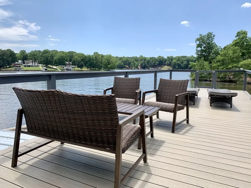 Spacious Lakefront Home, Amazing View, Great Dock, Sleeps 18 comfortably-Private - Image 1