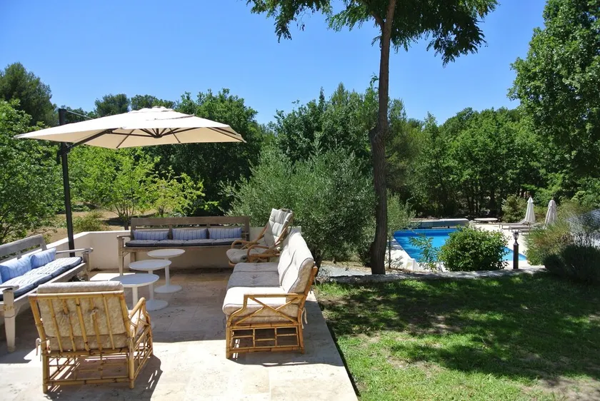 Charming Provencal farmhouse 20 min. from Aix-en-Provence, in a peaceful natural setting. - Image 1