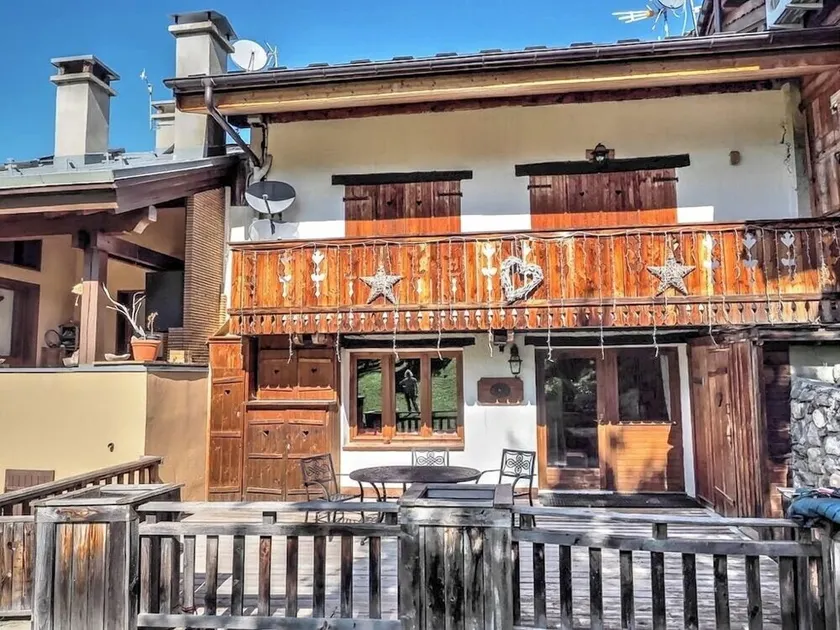 Cosy 3 bedroom chalet just 20m from the piste and the Vanoise Express - Image 1