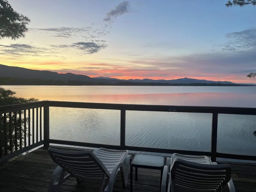 Chalet chaleureux et confortable sur le magnifique lac Champlain. - Image 1