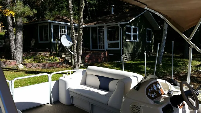 HONEYMOON CABIN FOR RENT ON BEAUTIFUL LAKE ROOSEVELT. - Image 1