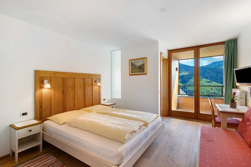 Apartment 'B' with Mountain View, Balcony and Wi-Fi - Image 1