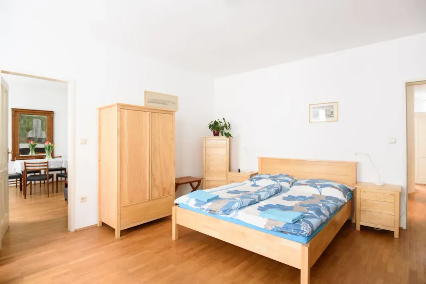 Pedestrian zone in the city center, spacious and family-friendly apartment - Image 1