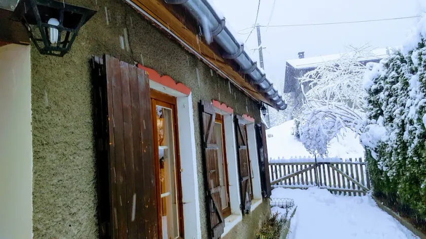 LOVELY AND TIPICAL MOUNTAIN CHALET IN FRONT OF MOUNT BLANC, 800 ME FROM CENTER - Image 1