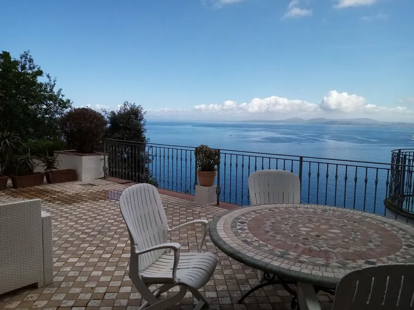 Two bedroom suite apartment with private equipped terrace - Image 1