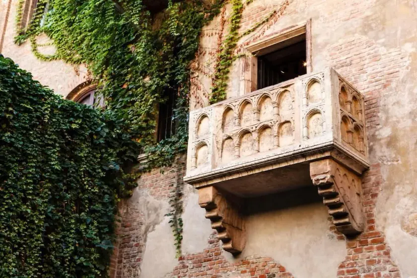 Αn enchanting residence in front of the Juliet house - Image 1
