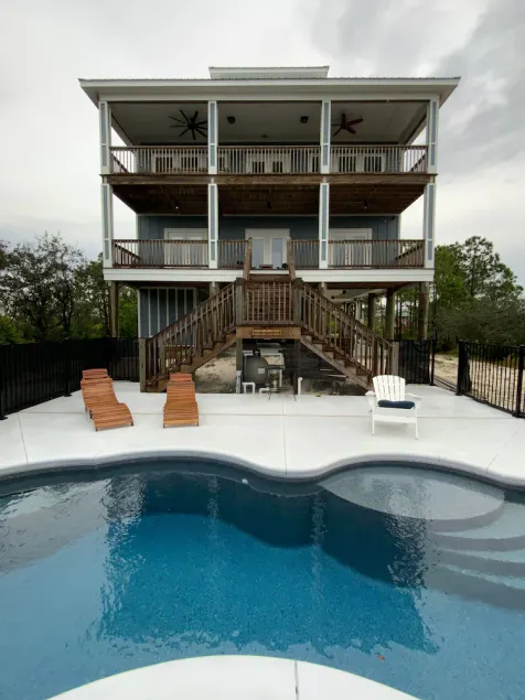 Spacious private home , private pool, dogs allowed, near boat dock, restaurants - Image 1