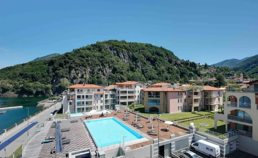 Golfo Gabella Lake Apartments - Image 1