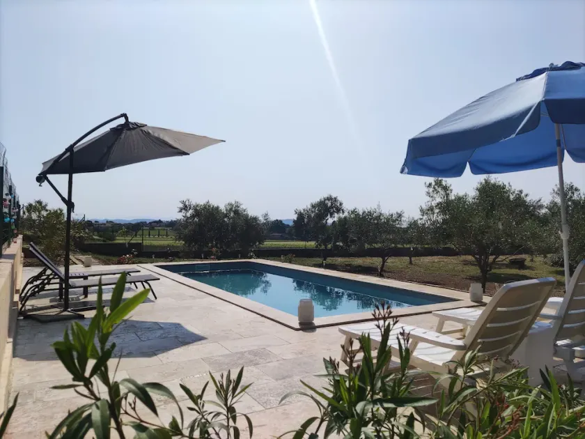 Grande maison avec grande piscine - Image 1