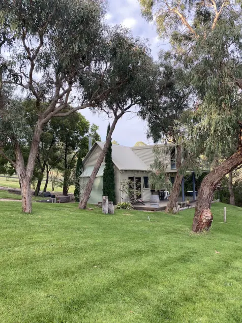 Harry's Cottage Red Hill - Image 1