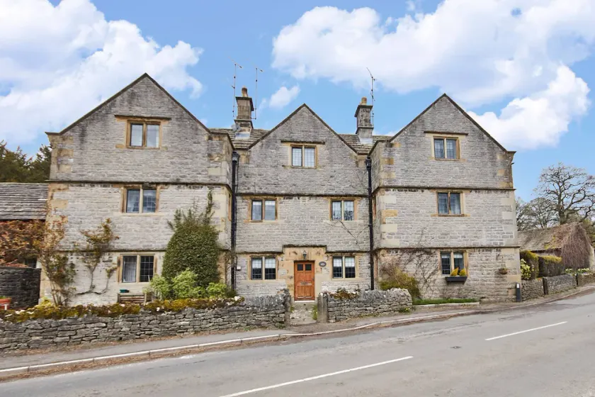 Postman's Knock - a magnificent family friendly Grade II listed cottage in the heart of a quiet vill - Image 1