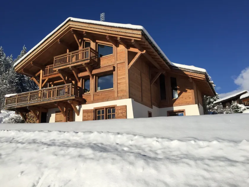 Chalet en las alturas de Combloux. Vista excepcional del Mont Blanc. Cerca de Megève - Image 1