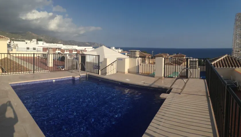 Appartement moderne avec superbe terrasse sur le toit et piscine dans la magnifique vieille ville. - Image 1