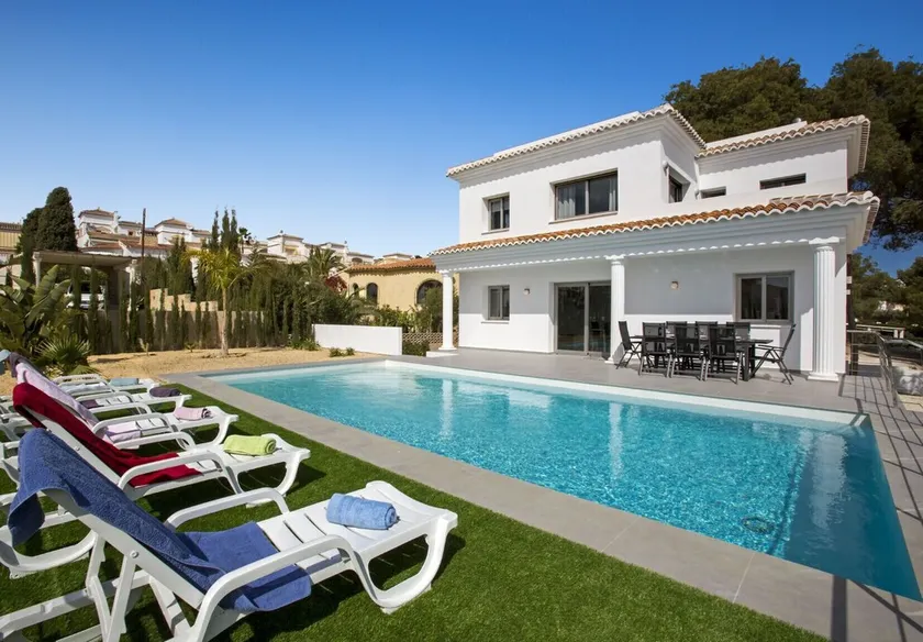 VALLESA - Modern villa with private pool near the beach and supermarkets - Image 1