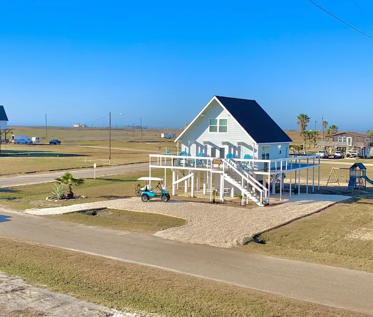 Enjoy panoramic views from the spacious wrap around deck! - Image 1