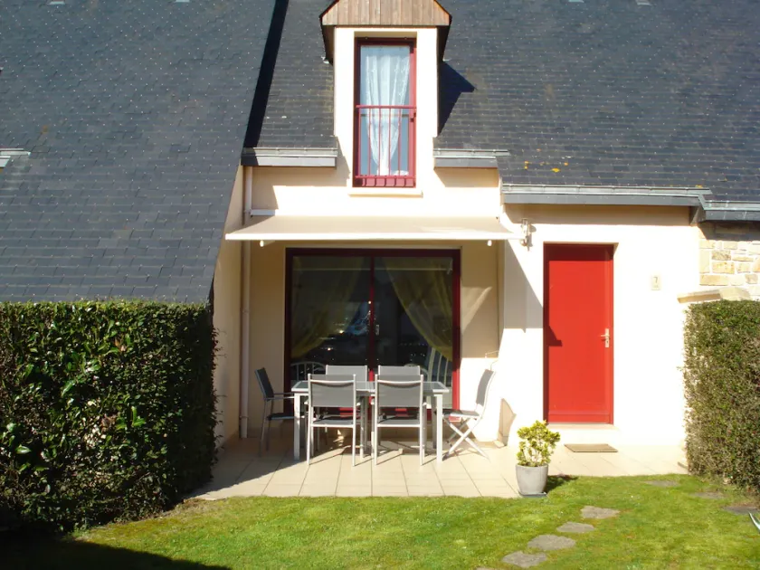 Hus i en privat bolig med swimmingpool på CAP d'ERQUY - Image 1