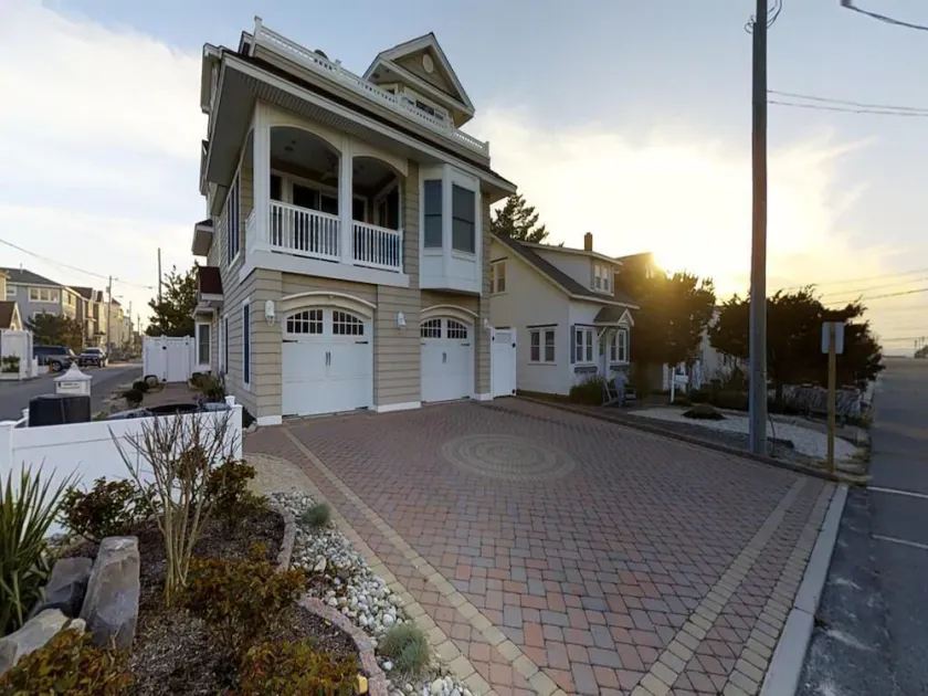 Surf City Home With A Pool! One Off The Ocean, Five Bedrooms-Four Baths, Several Decks With Ocean Views! Corner Property On Oce - Image 1