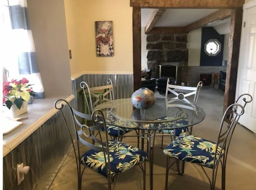 River Views from Every Room! Clean Fun, Secluded, but close to town. Pool table - Image 1