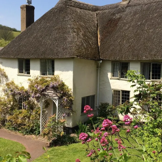 Thatched Devon longhouse, close to sea, with private indoor swimming pool. - Image 1