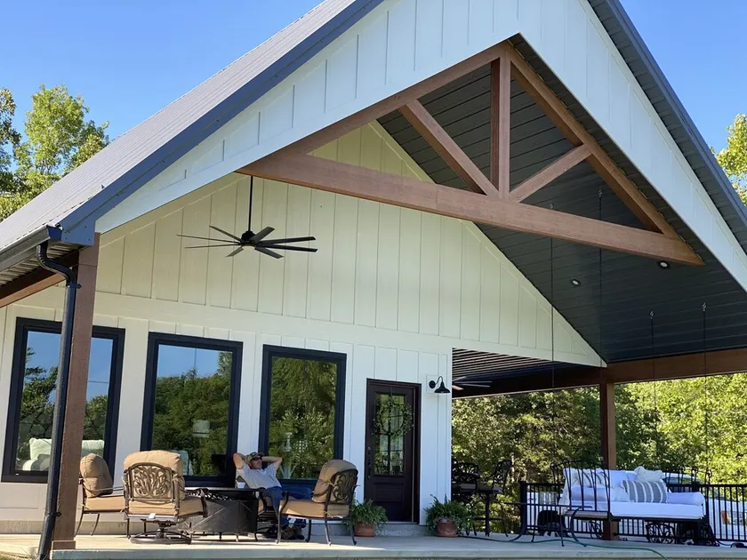 Chateau on 40 acres with private lake, close to Blue Springs Ranch - Image 1