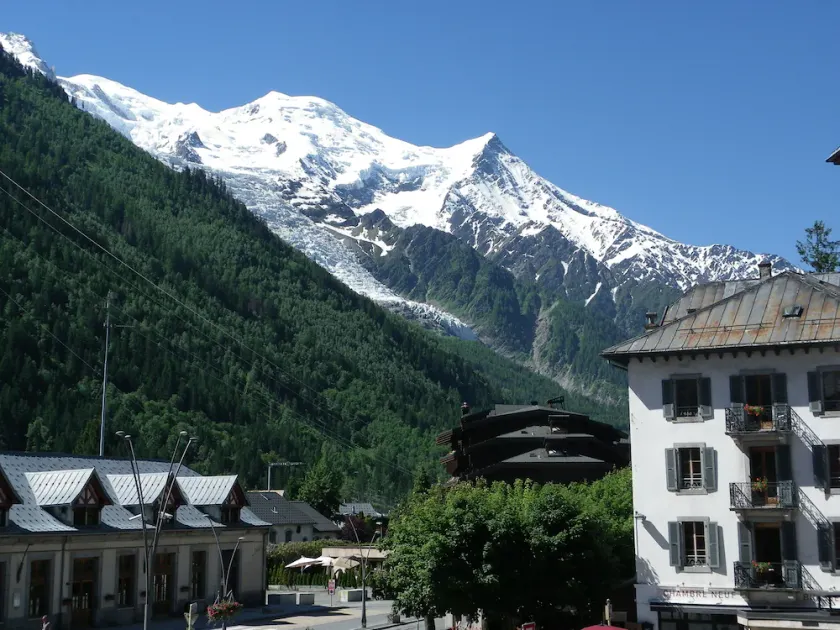 200 m fra centrum, fuldstændig renoveret 2-værelses lejlighed med udsigt over Mont-Blanc - Image 1
