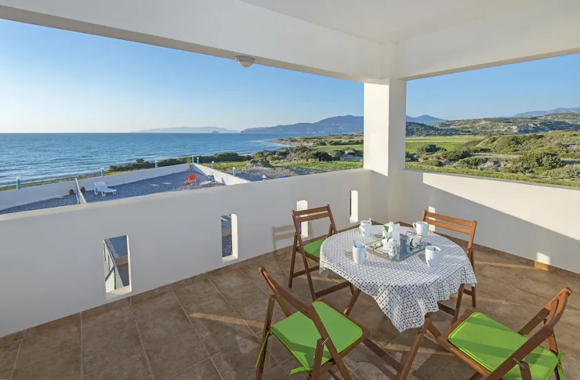 Villa en bord de mer en pleine nature. - Image 1