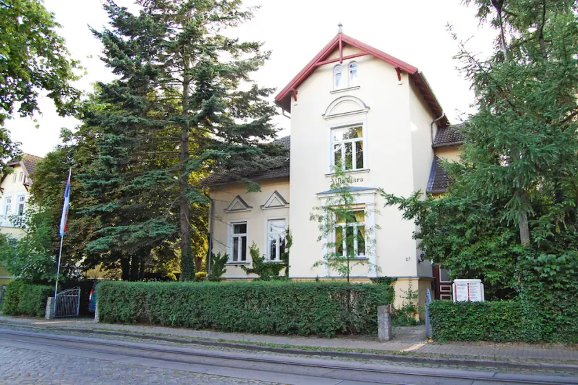 Center near apartment in historic city villa - Image 1
