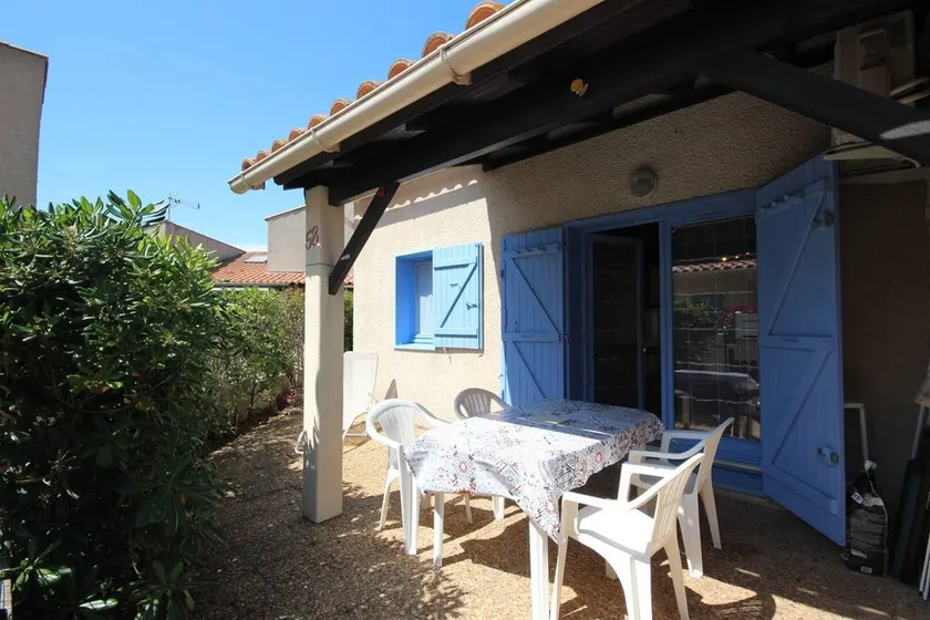 Jolie maison d'angle, belle terrasse,  5 couchages, clim séjour , a 400 m de la mer a ... - Image 1