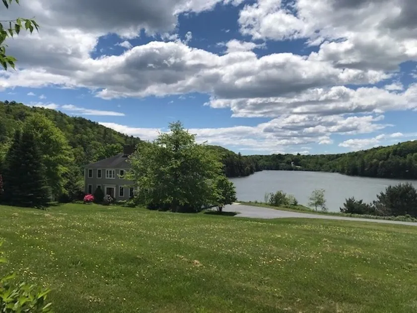 Comfortable Waterfront Home with Spectacular View - Image 1