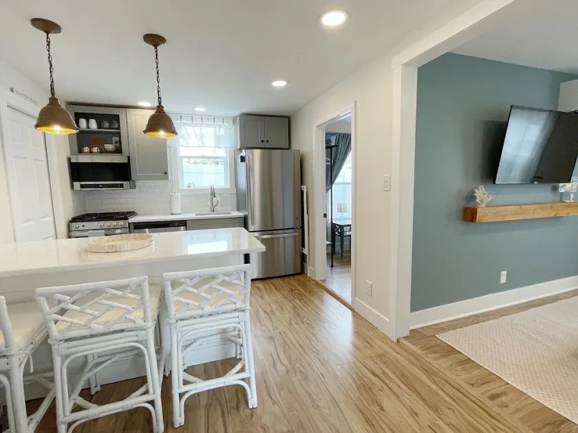 Summer Wind cottage - newly renovated - sleeps 6 - Image 1
