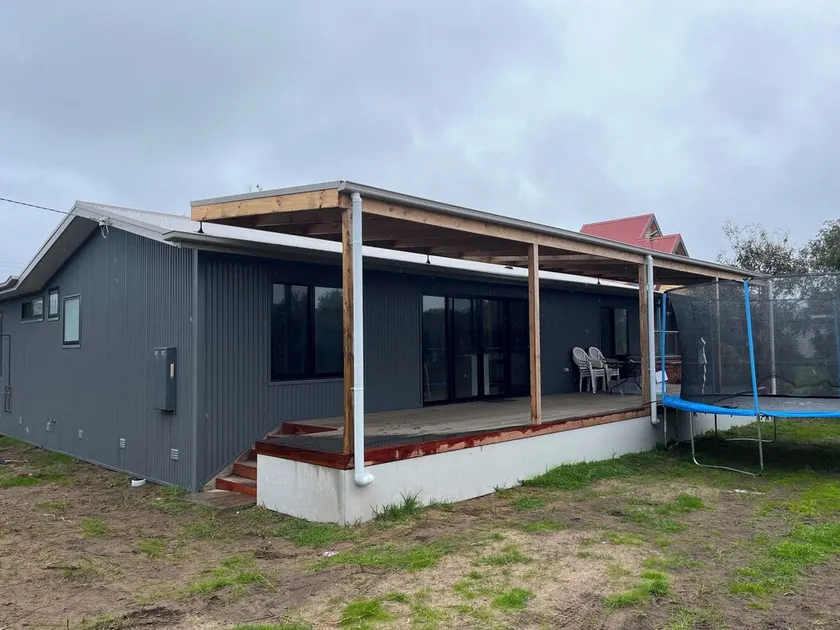 Plenty of space inside and out within walking distance from Beach 3 - Image 1
