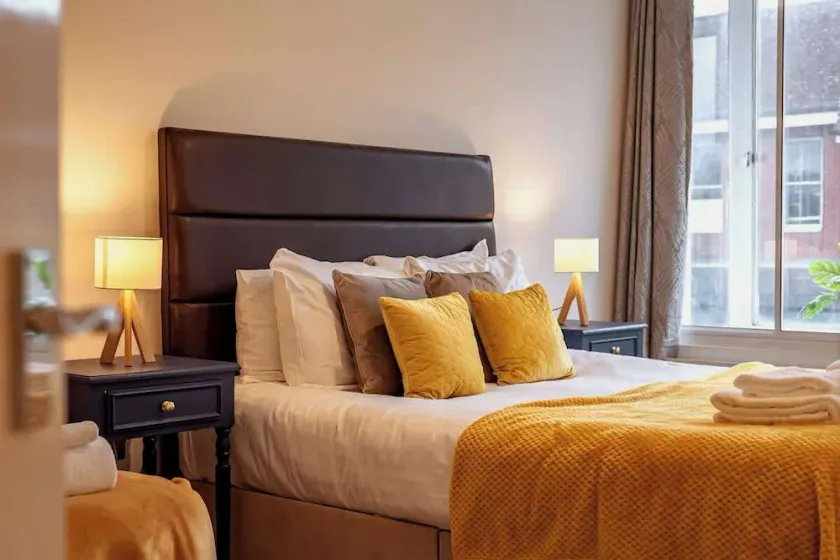 2BR Town Centre with Fast Wi-Fi & + Sleeps 7! - Image 1