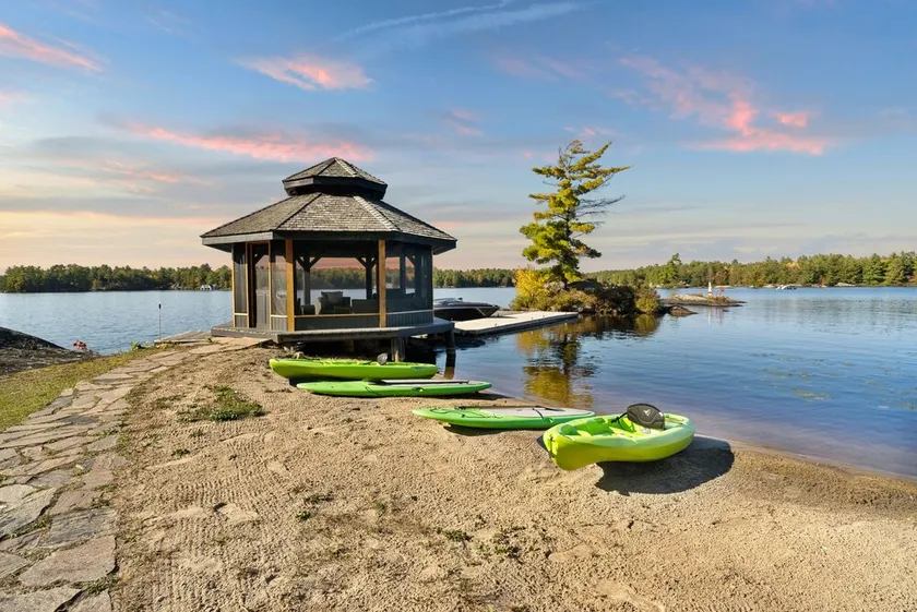 CAMP KAHSHE | Luxury Beachfront Muskoka Cottage Rental - Image 1