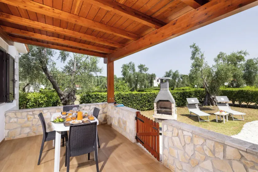 Apartment \"semi-detached Villa\" for 5/6 person on the ground floor with separate entrances and with square meters 150 private Garden with Barbecue and Sunbeds - Image 1