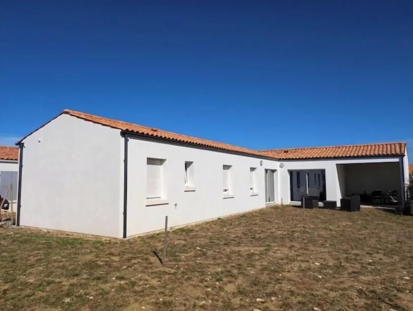 Beautiful new house close to beaches and shops - Image 1