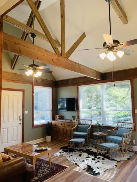 NEW!!<br>The Potters Cottage minutes from 1-49 and 1-10. - Image 1