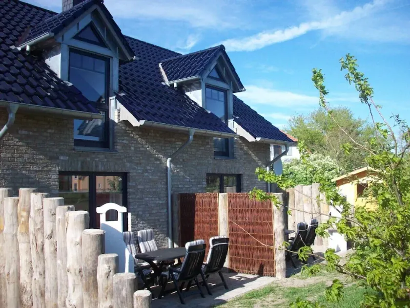 Sauna, fireplace, SKY TV, V&B whirlpool, WLAN, lake view, close to the Baltic Sea, LAST MINUTE - Image 1