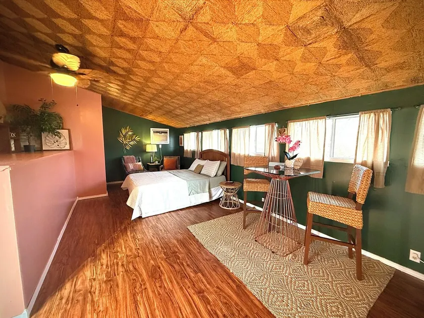 Studio with incredible view minutes from the mall! - Image 1