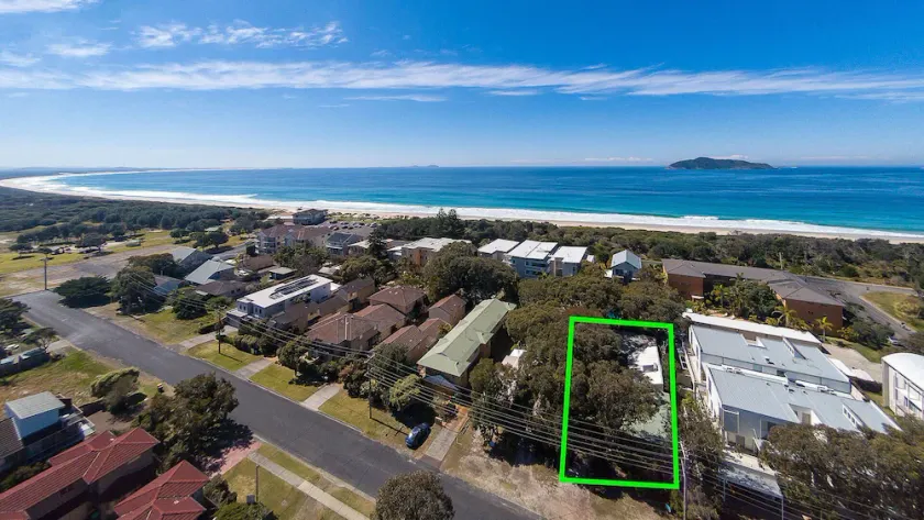 Bennett's Beach Cottage - Image 1