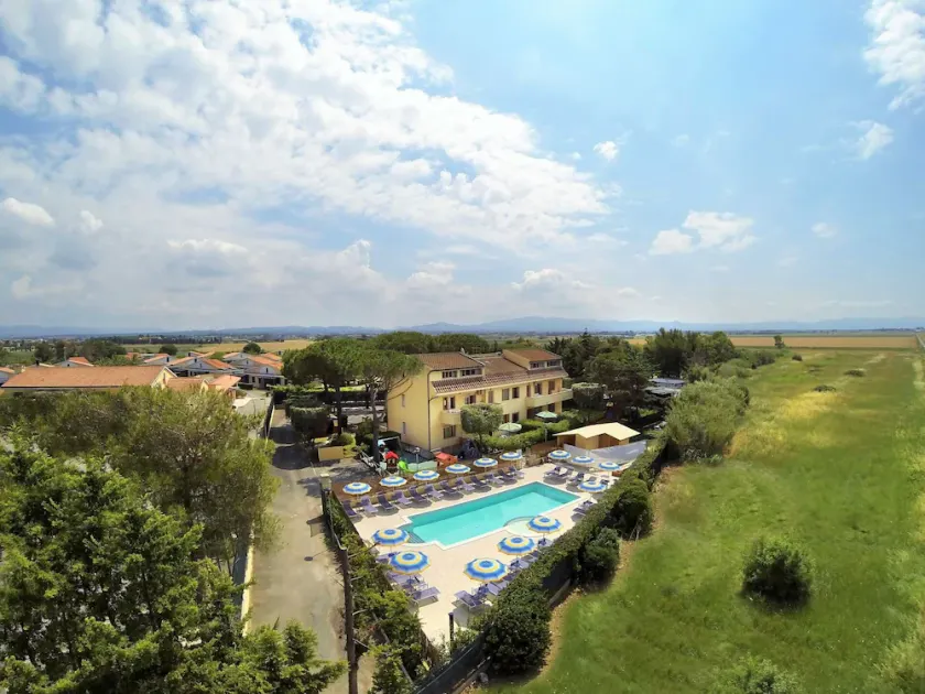 Beautiful apartment for 4 people with WIFI, A/C, pool, TV, patio and pets allowed - Image 1