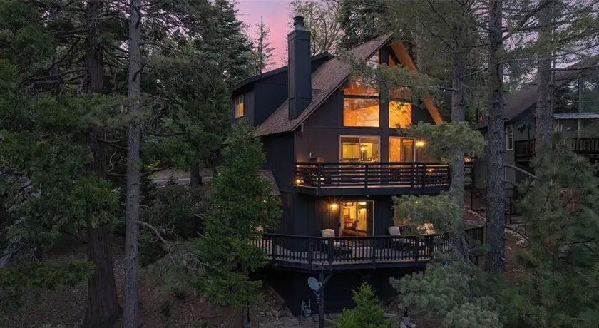 Glimmer Chalet Treetop A-frame cabin lake view - Image 1