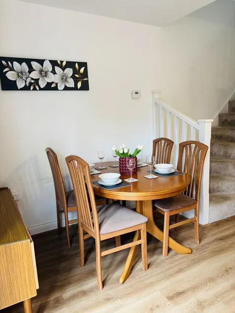 Penuel 3-bedroom house in Central Sutton-in-Ashfield - Image 1