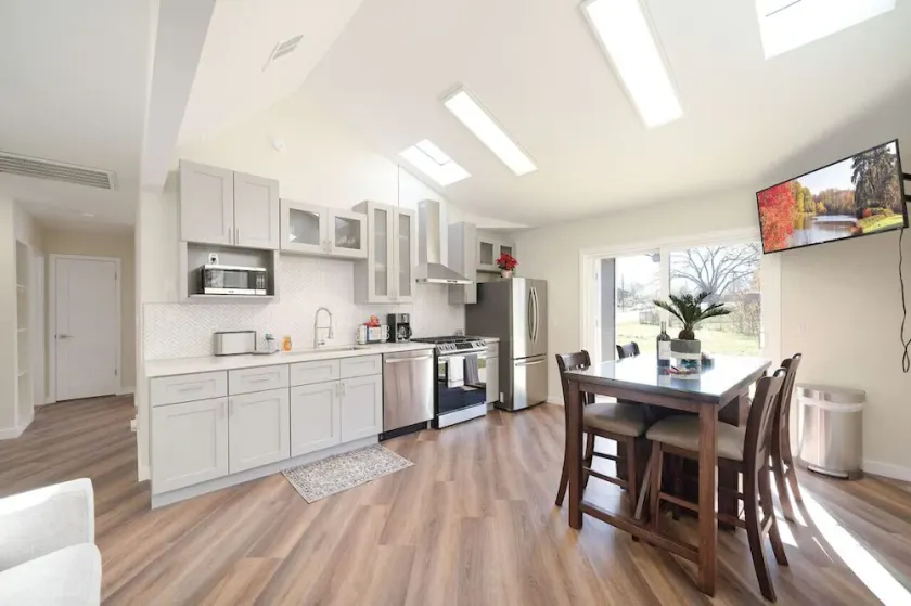 Downtown Austin 4-Bedroom Gem - Image 1