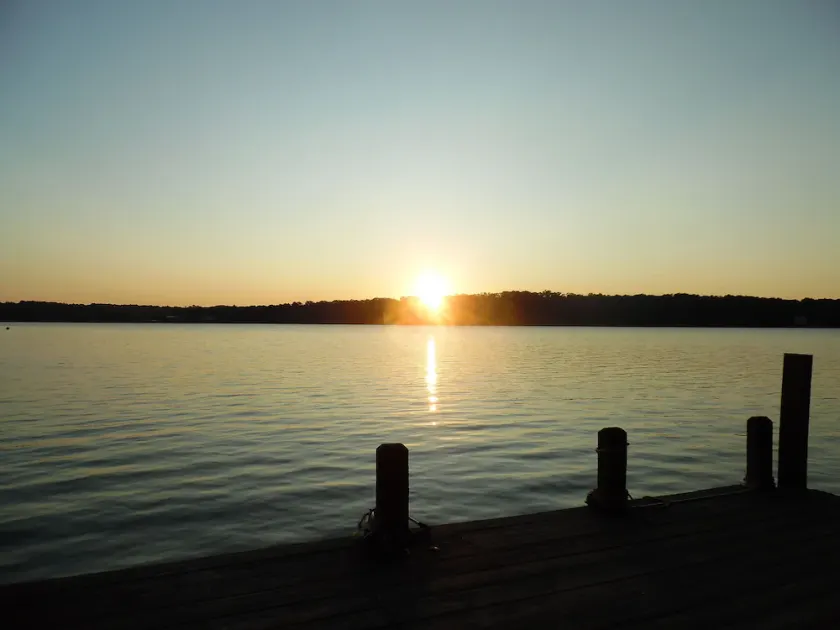 Lake Tillery- Beautiful sunrises, large screened porch, and newly renovated home - Image 1