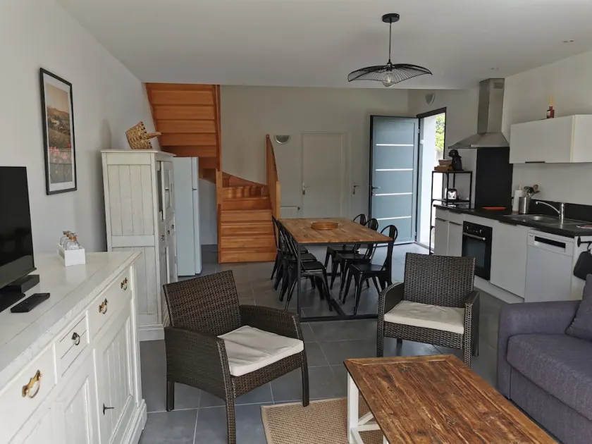 T3 semi-detached house in the countryside, 8 km from the beach. - Image 1
