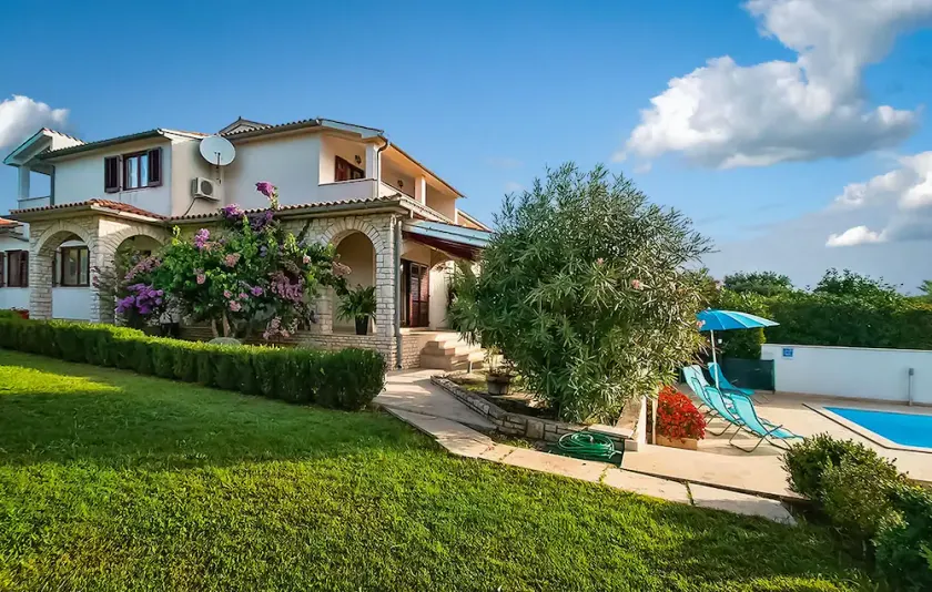 Stunning Home In Pula - Image 1