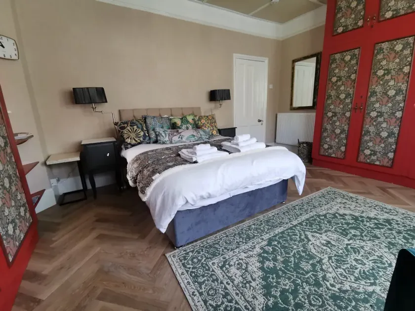 William Morris, Spacious ground floor lux double bedroom - Image 1