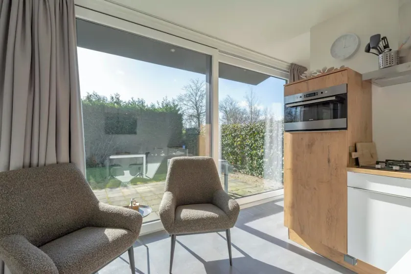 Beachside suite with garden - Image 1
